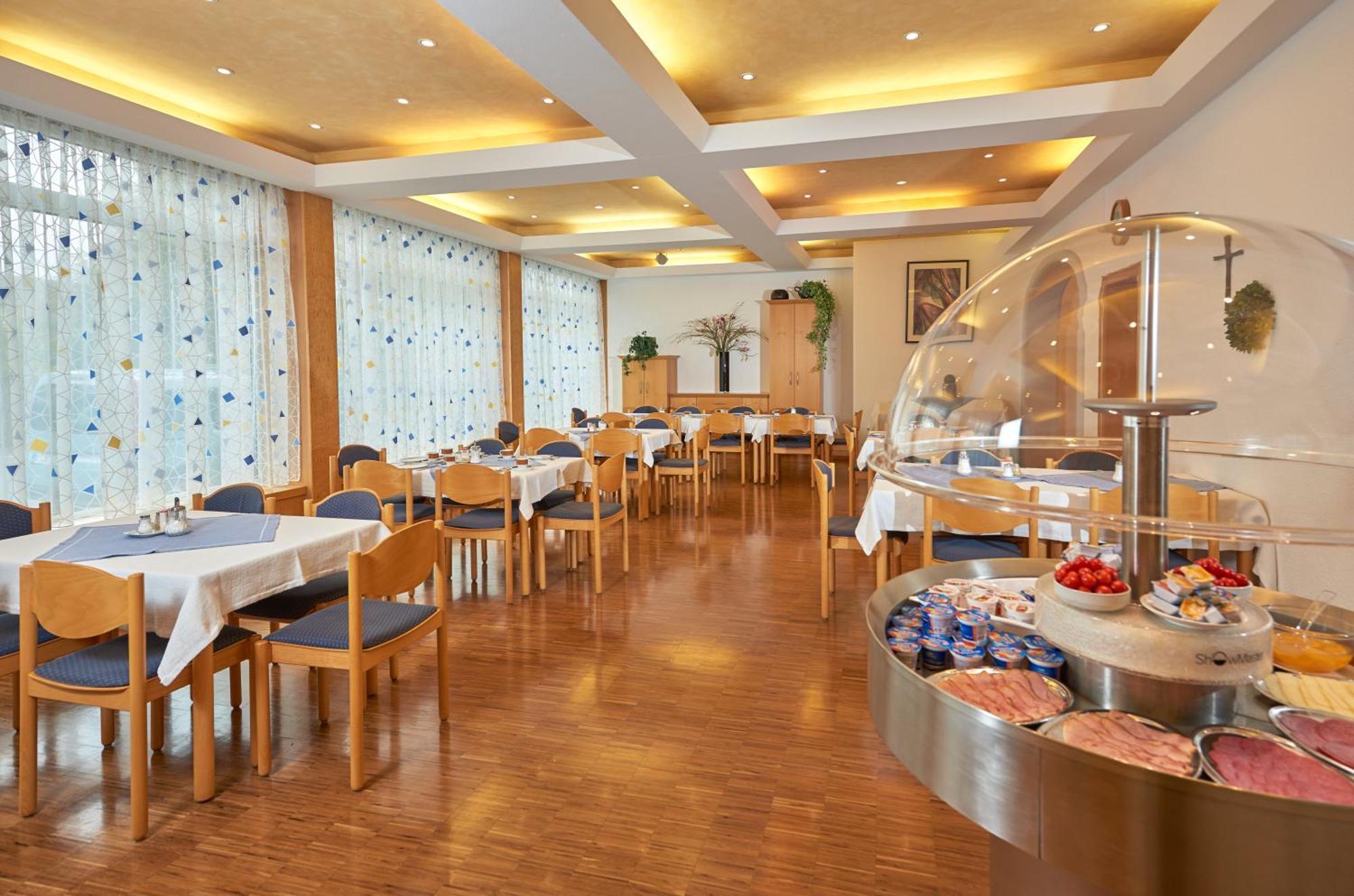 Hotel Gasthof Stocker Obertraubling Ngoại thất bức ảnh